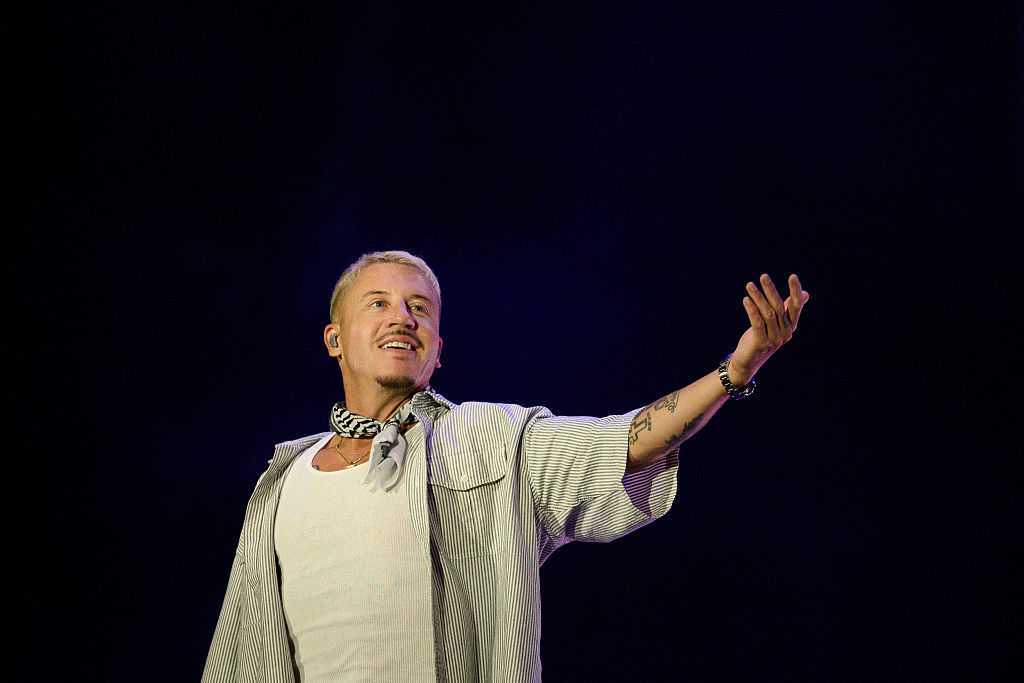 VIDEO: Macklemore returns to stage for first time since Ed Sheeran tour removal  — WPBF Entertainment Palm Beach
